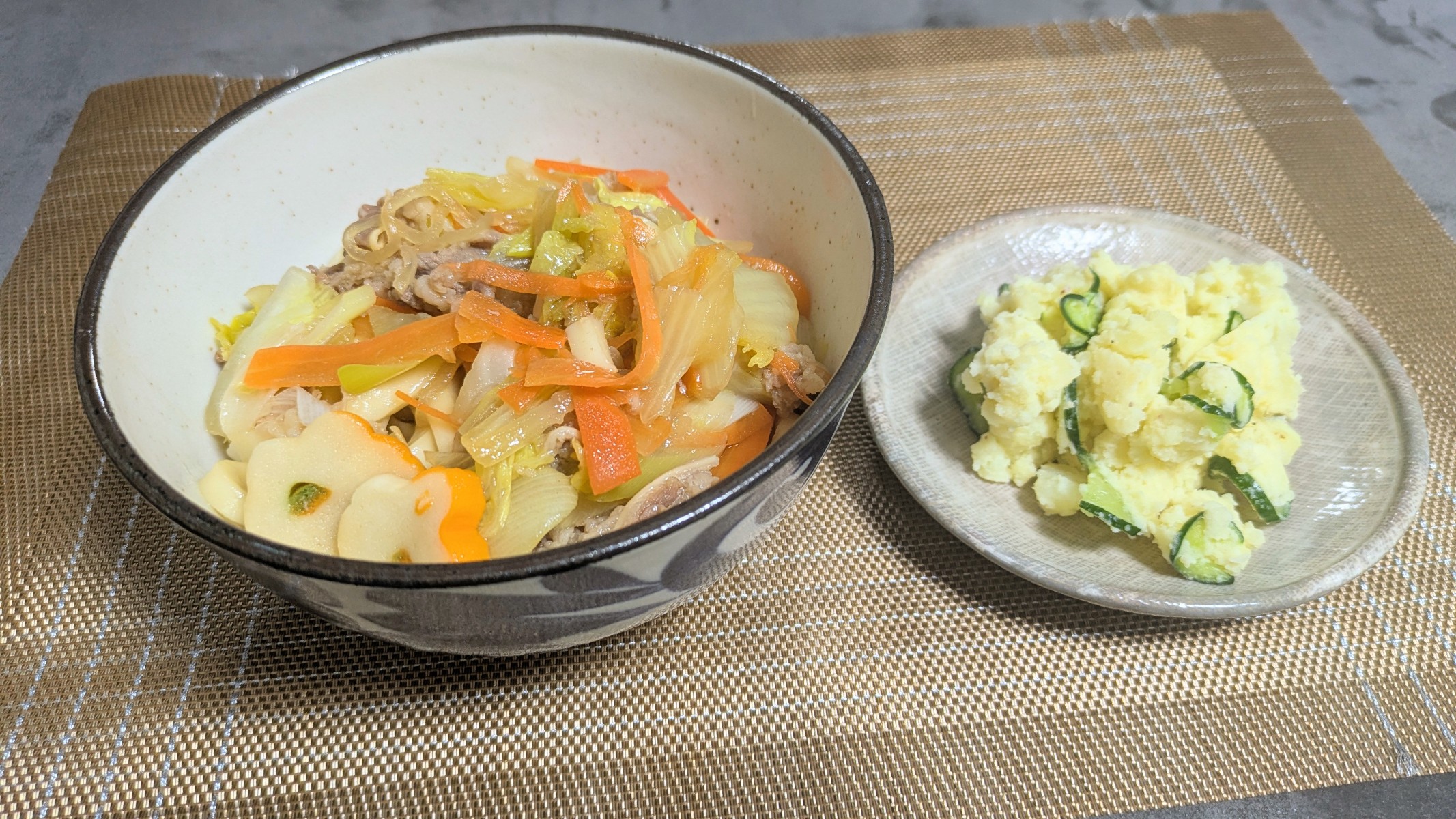 マンジャロダイエット ヨシケイ 牛すき煮込みうどん ポテトサラダ 完成