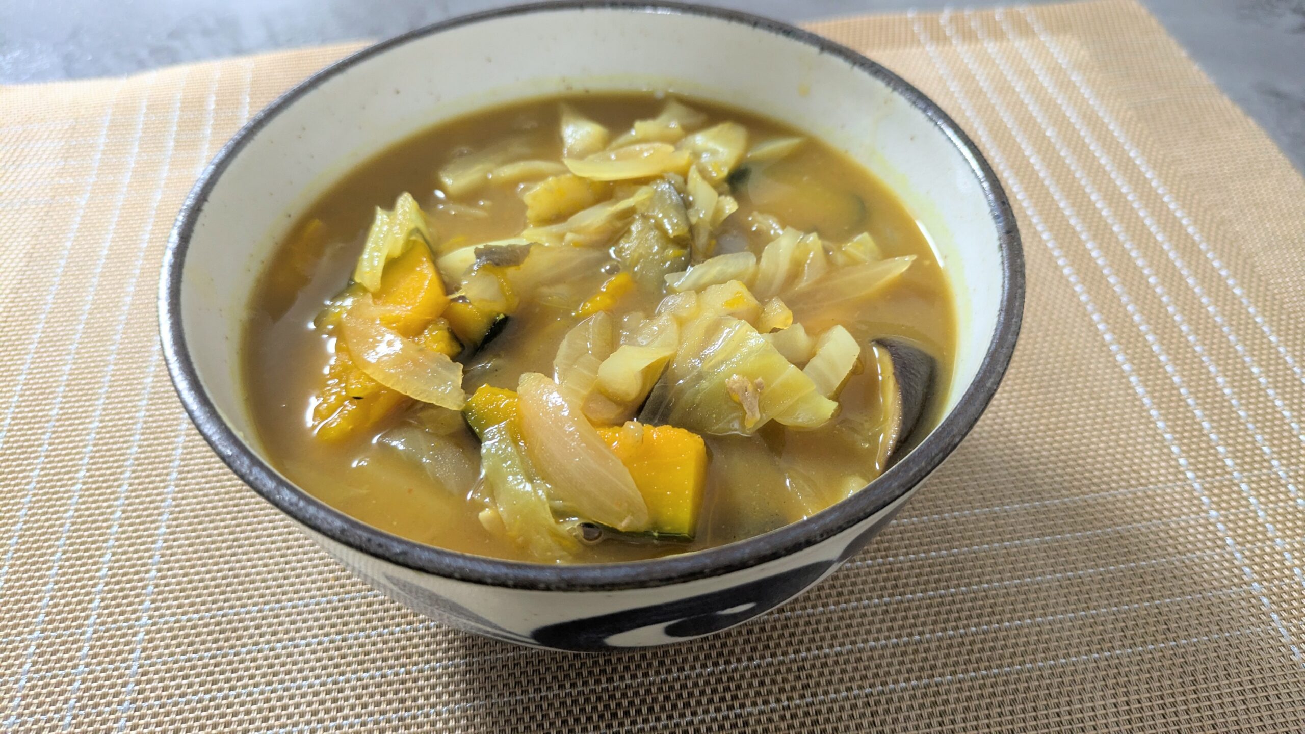 マンジャロダイエット ヨシケイ チキンとカラフル夏野菜のカレー鍋 完成