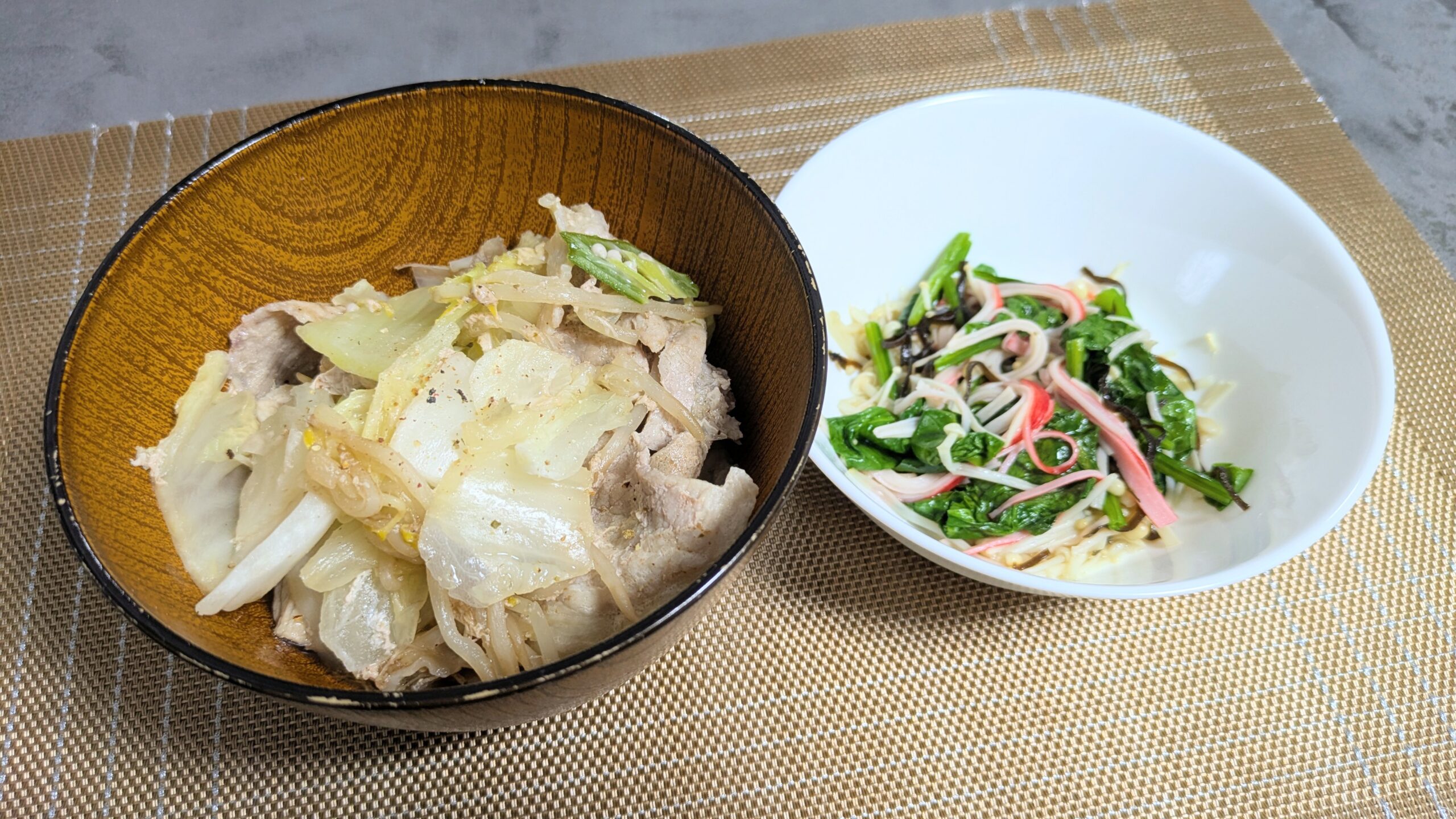 マンジャロダイエット ヨシケイ くるっと豚肉と野菜のカラフル蒸し かにかまとえのきのさっぱり昆布あえ 完成