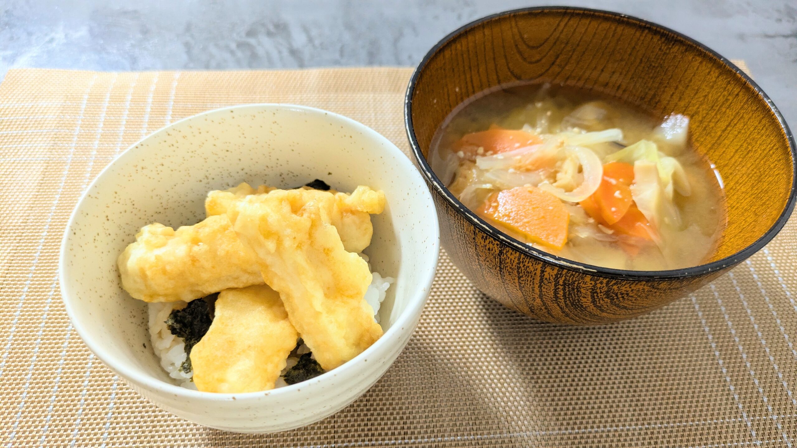 マンジャロダイエット ヨシケイ 甘辛だれのやわらかとり天丼 ちくわの具だくさん汁 完成
